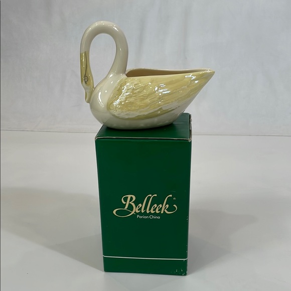 Belleek Parian China Swan Hand Crafted In Ireland With Box EUC - Picture 1 of 8